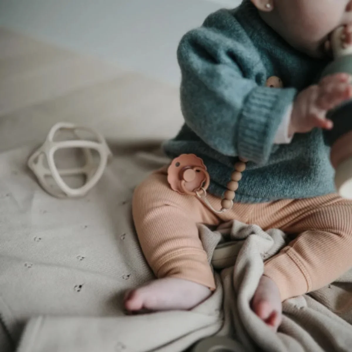 FRIGG Daisy Latex Pacifier - 2 Pack - Image 5