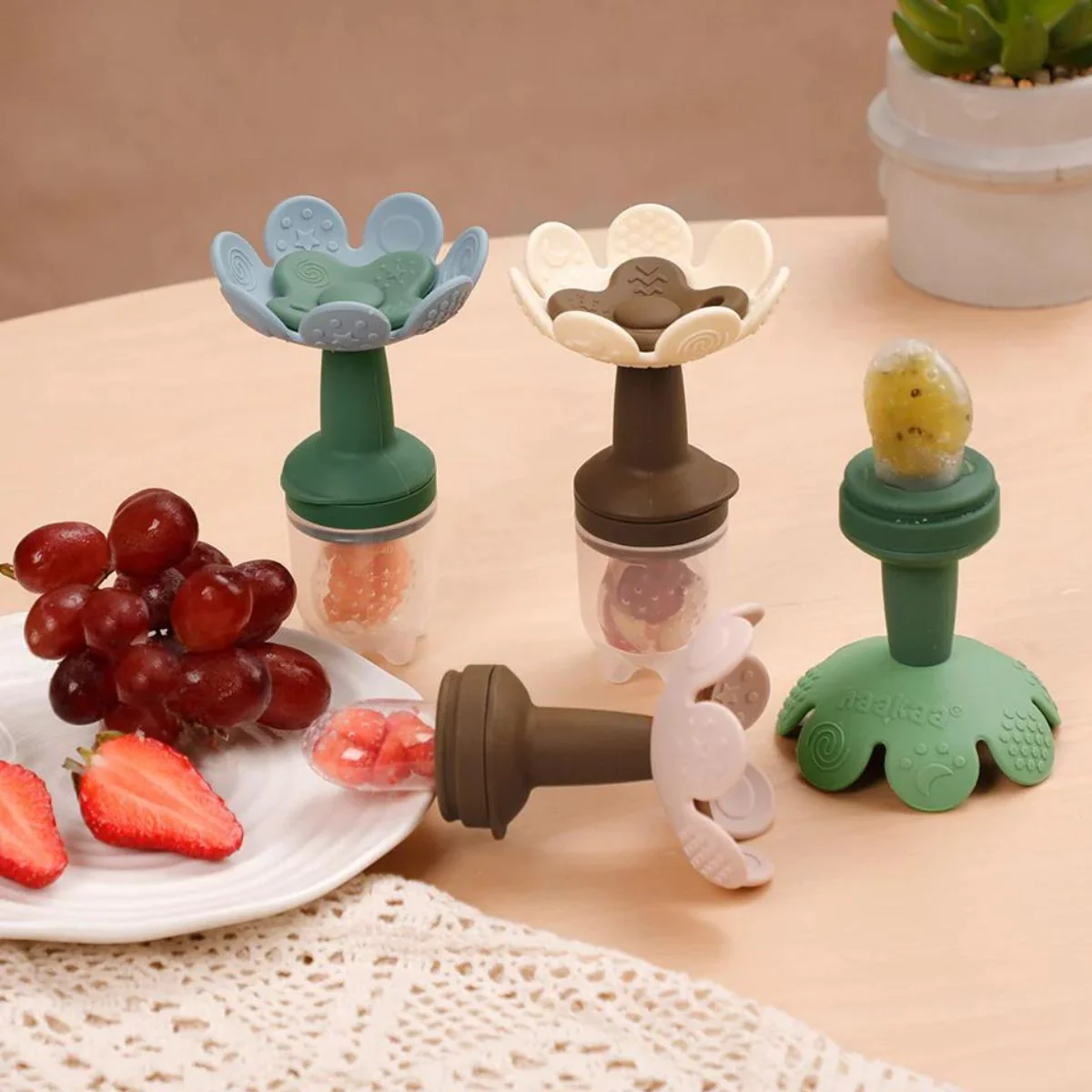 Haakaa Flower Fresh Food Feeder - Image 3